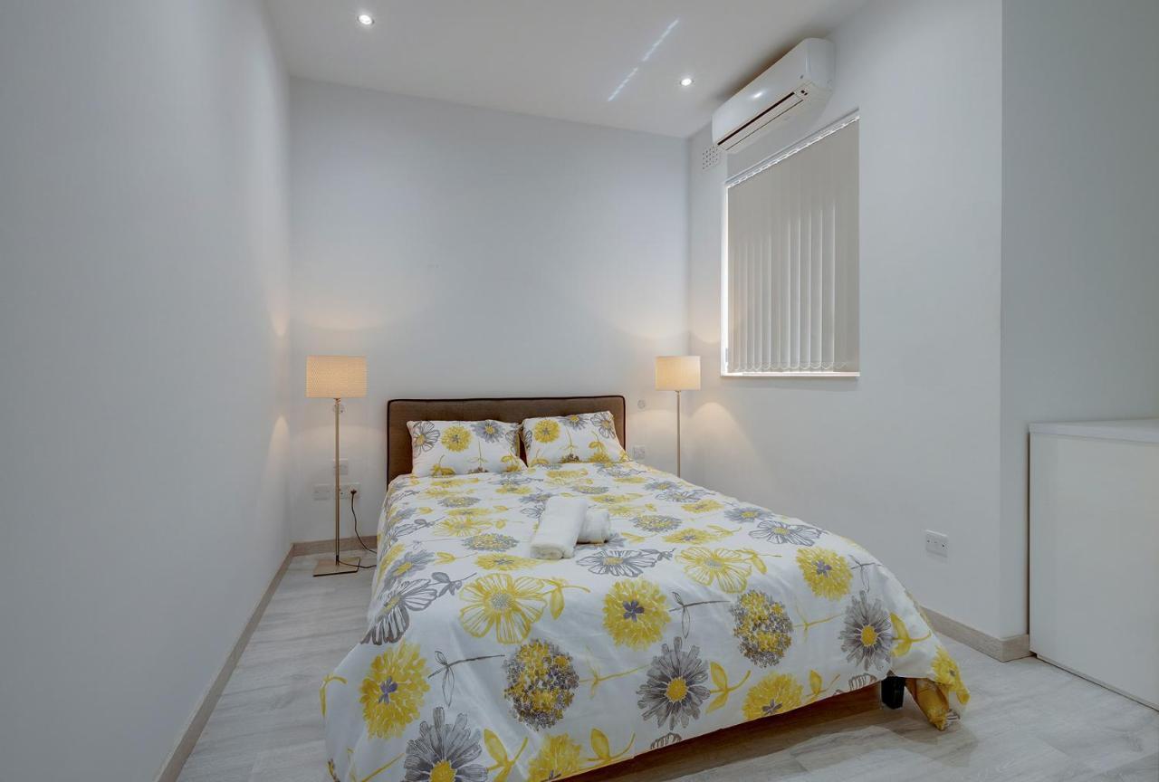 Modern Apartment In The Best Area Of Sliema Esterno foto